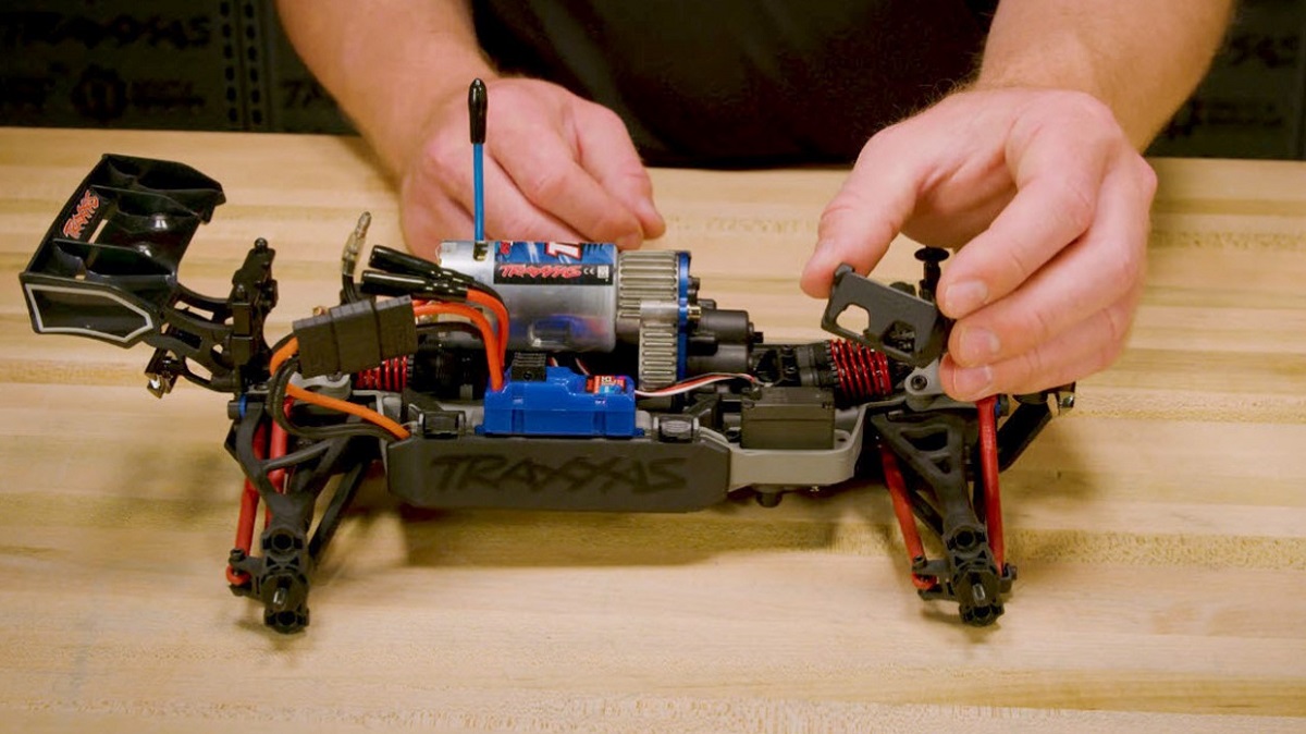 Traxxas vous explique le fonctionnement des servos et leur utilité